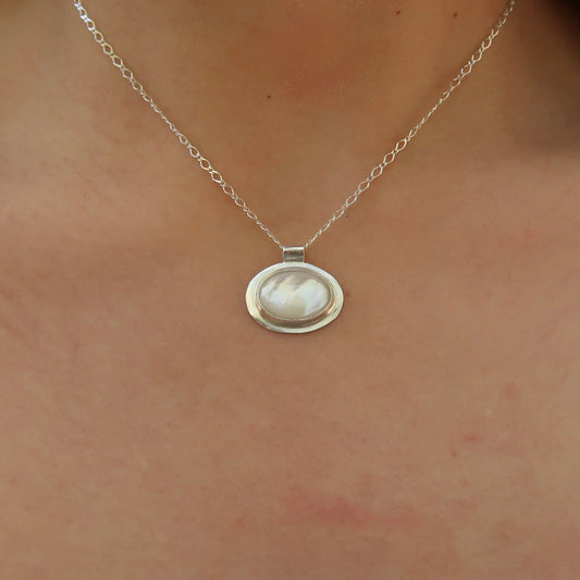 mother of pearl halo pendant