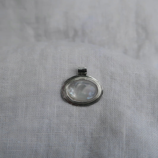 mother of pearl halo pendant